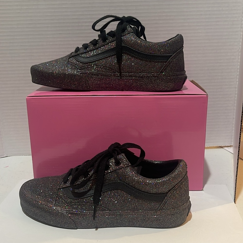Vans - Picture 3 of 8